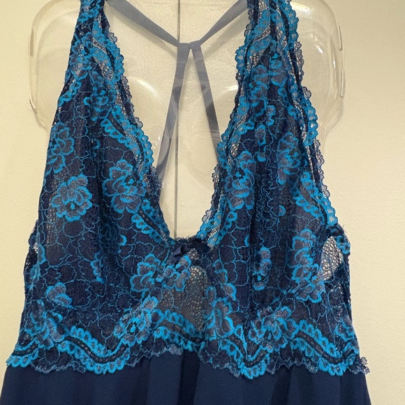 Elegant Blue Lace Sleepwear - Picture 3 of 7